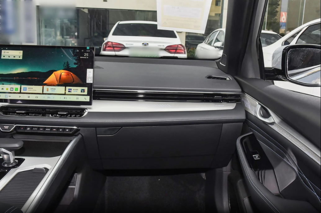 售9.97万起,试驾体验吉利星瑞东方曜版,燃油家轿市场的黑马!插图8 售9.97万起,试驾体验吉利星瑞东方曜版,燃油家轿市场的黑马!插图8