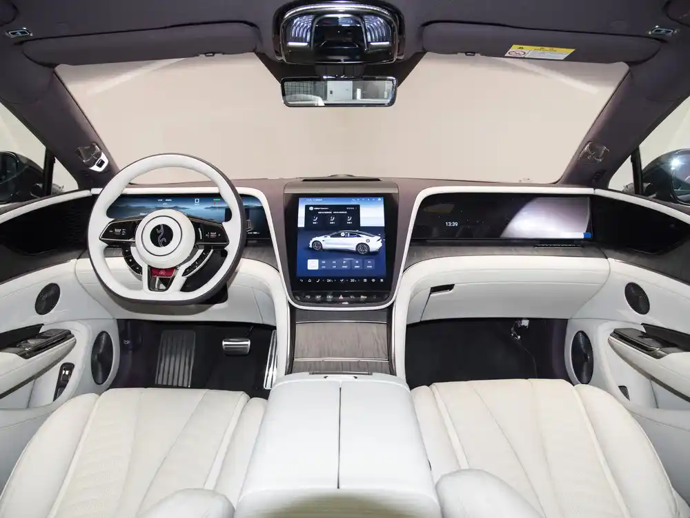 仰望U7正式上市，62.8万起，配四电机，加速2.9秒