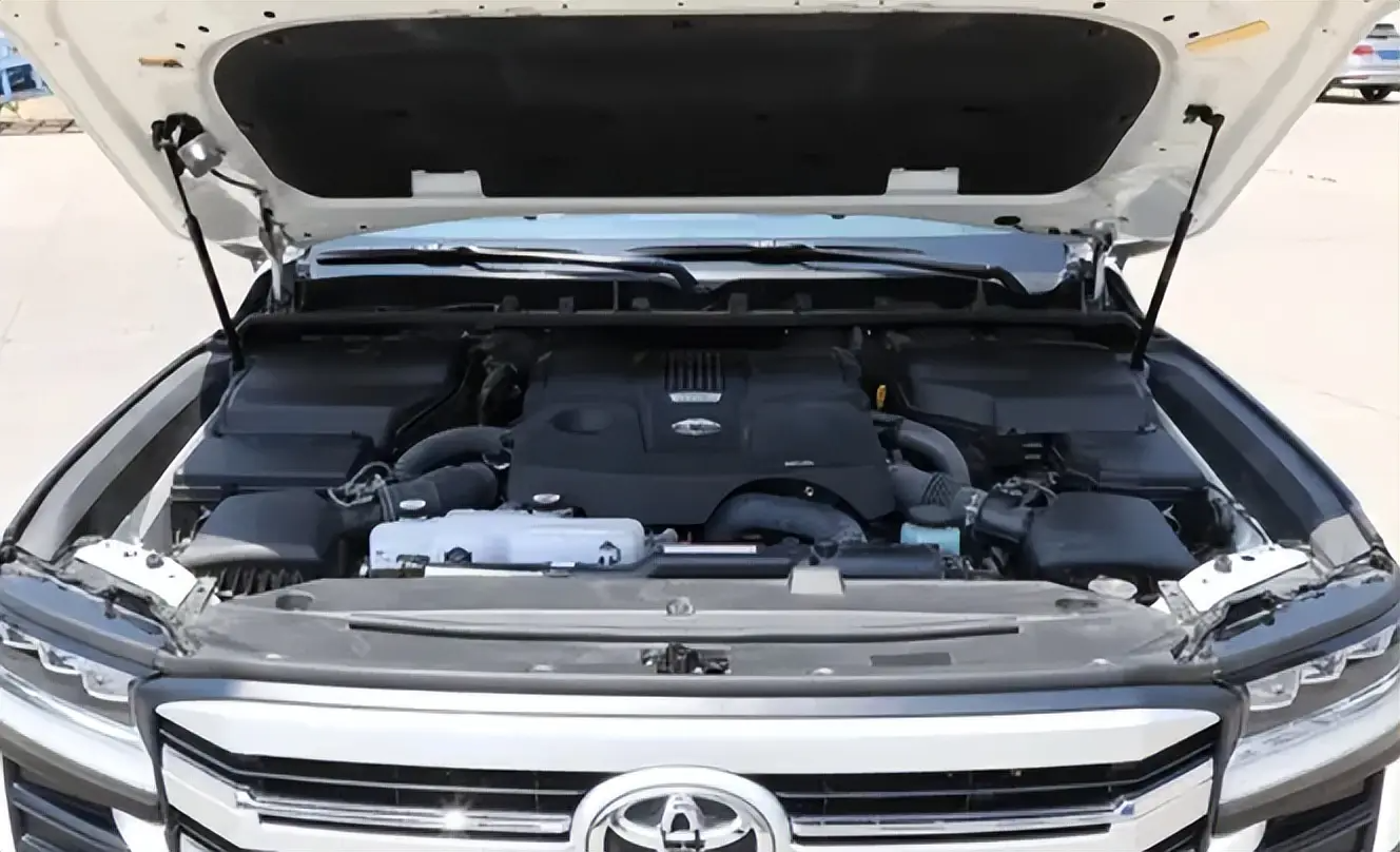 售价约25.5万起，新丰田兰德酷路泽实车曝光，3.3升V6，入华你考虑吗插图6