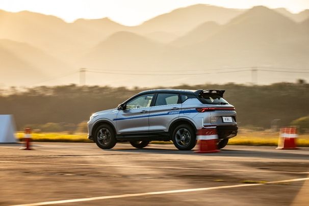 热销超百万，出海51国！吉利缤越L超越版7.48万限时抢，香不香？