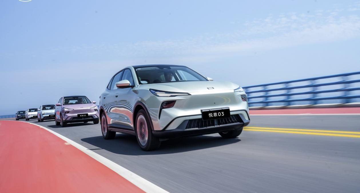 一汽奔腾悦意03首试：大厂品质，智能和底盘有惊喜