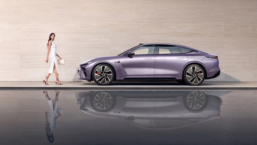 2025旗舰轿车星纪元ES增程上市，15.28万元的高阶智驾+超长续航开启卷王模式