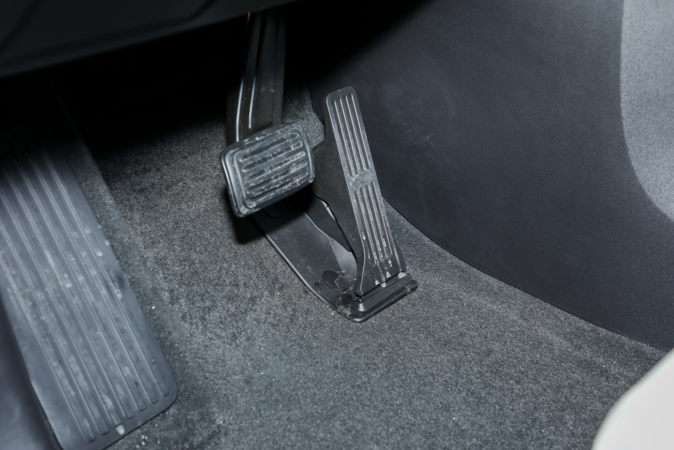 蔚来回应踏板脱出：车辆电门踏板材质和设计选择为业内主流方案