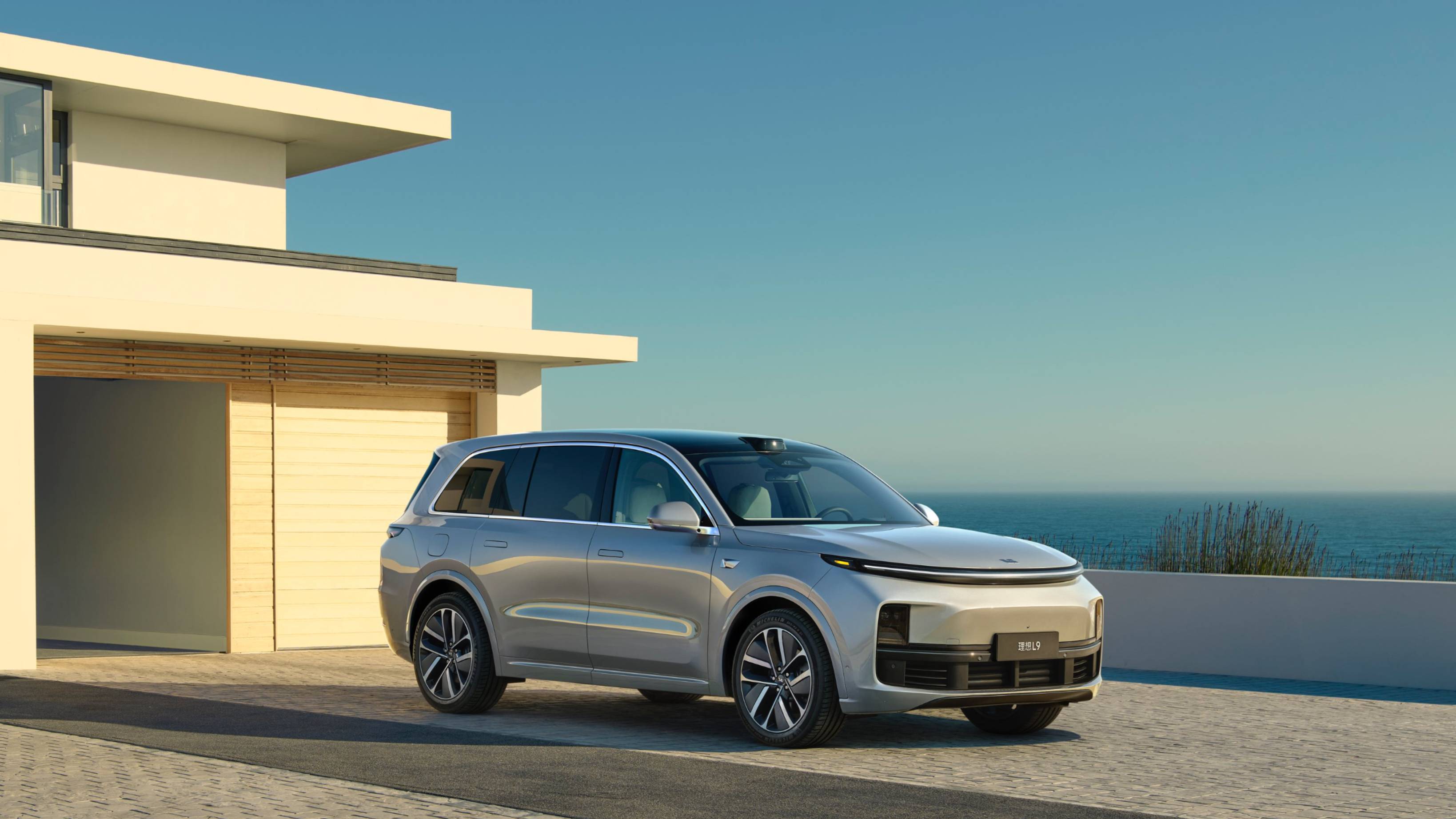 上市2小时大定突破1万！比理想L9还火的2025款问界M9，怎么选？