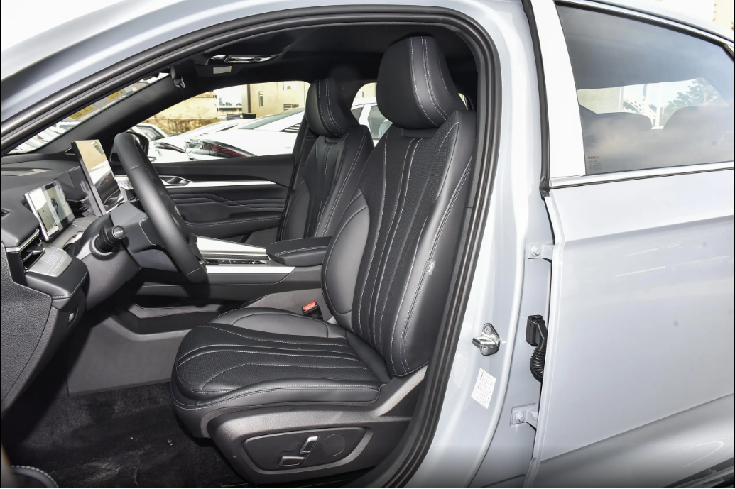 售9.97万起,试驾体验吉利星瑞东方曜版,燃油家轿市场的黑马!插图6 售9.97万起,试驾体验吉利星瑞东方曜版,燃油家轿市场的黑马!插图6