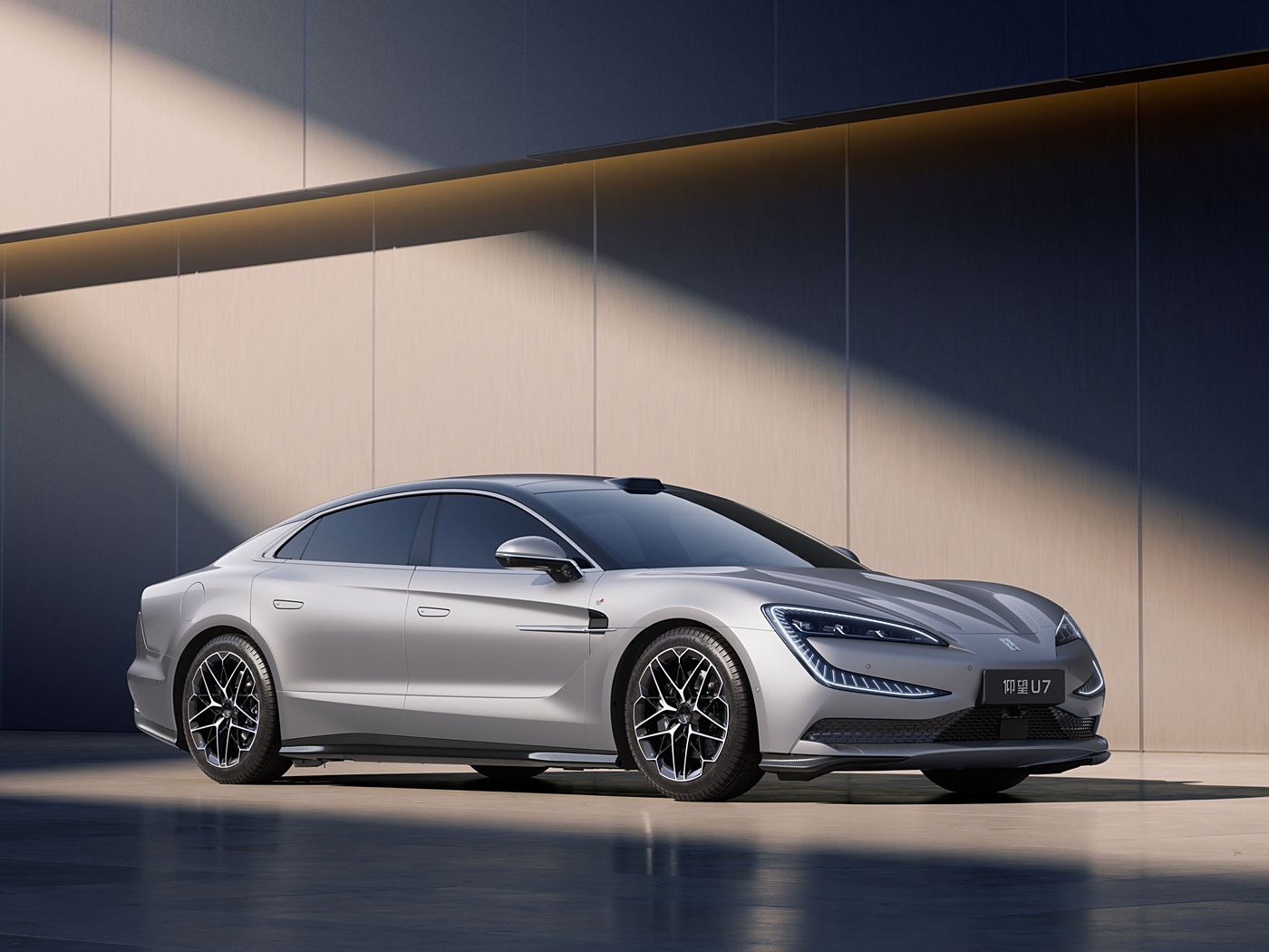 仰望U7正式上市，62.8万起，配四电机，加速2.9秒