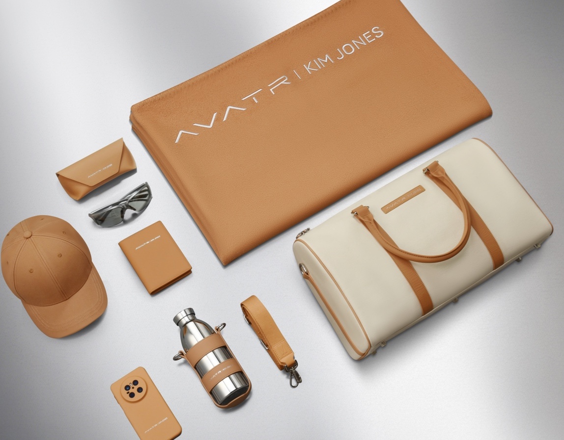 联名高奢设计+限量700台！阿维塔012全球限量版上市 售70万元插图4