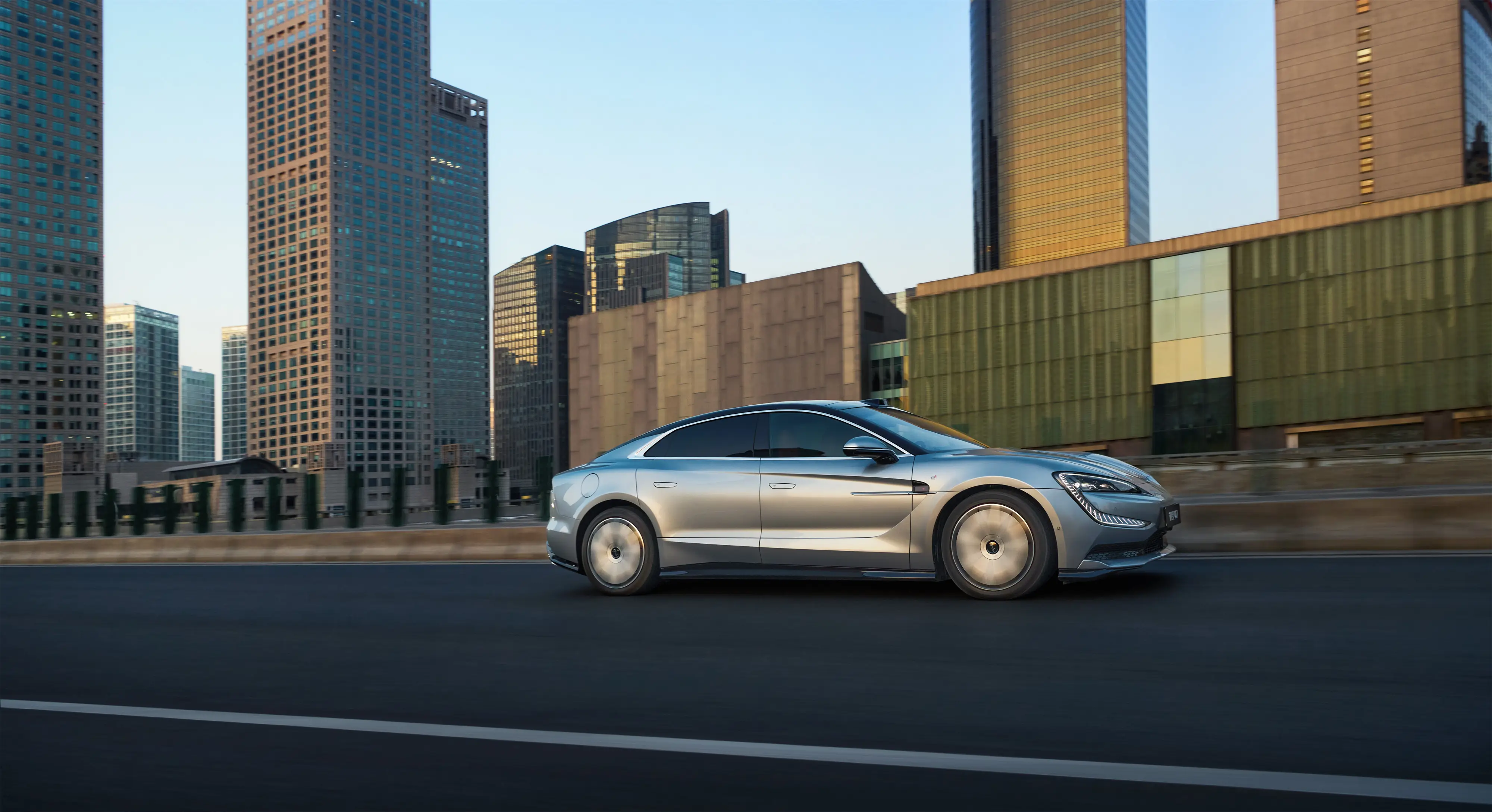 新能源旗舰轿车最强技术实力派,仰望U7开创“四电时代”!插图1 新能源旗舰轿车最强技术实力派,仰望U7开创“四电时代”!