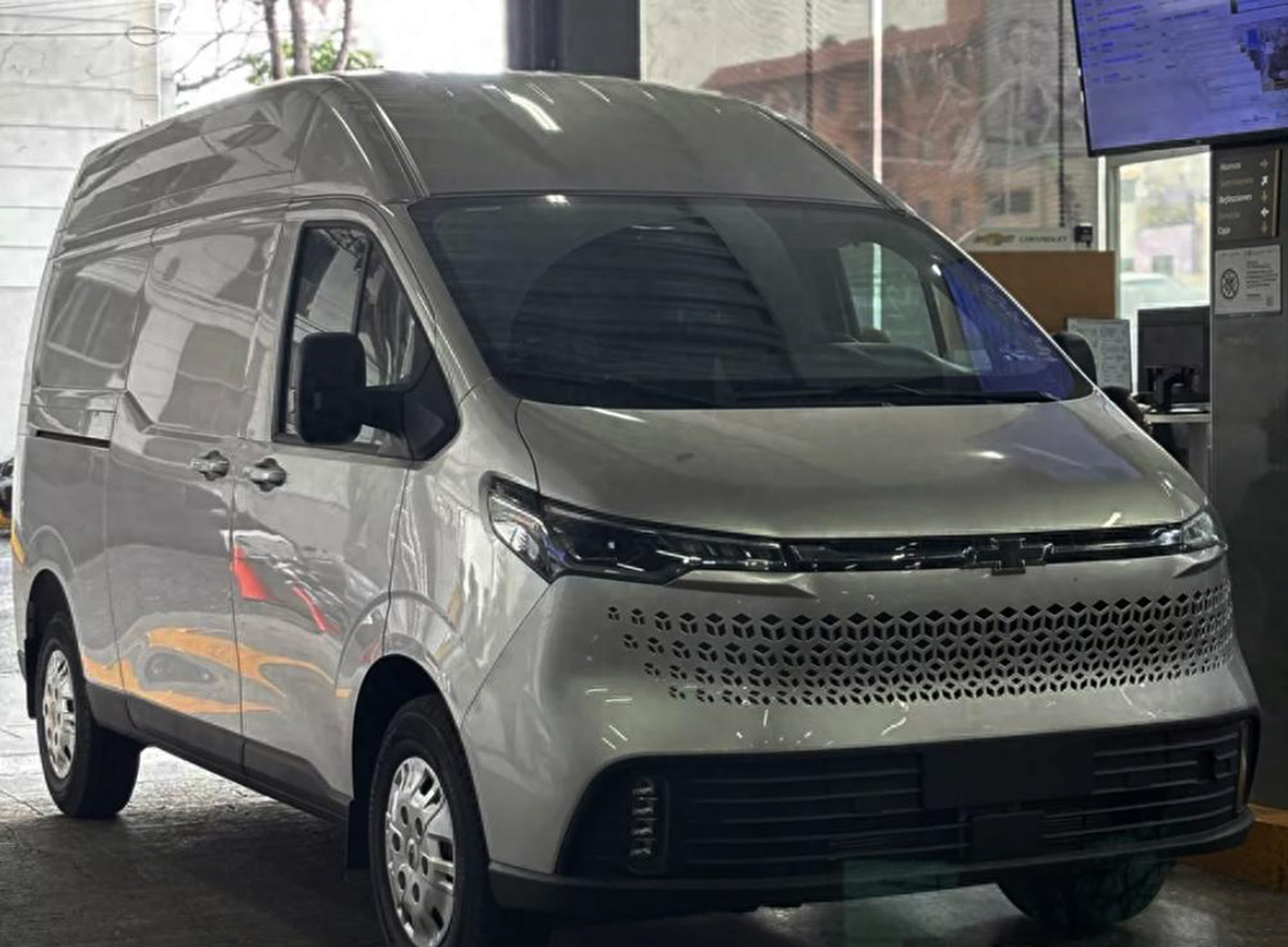 换标版的大通V70，雪佛兰新车曝光，侧滑门，3座，2.0T柴油动力插图1