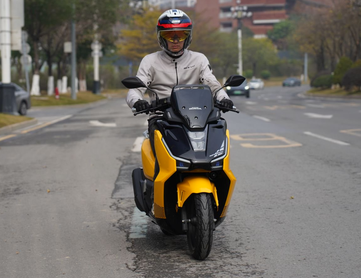 颠覆与传承:五羊本田NWG150全能踏板如何改写150cc市场规则?插图2 颠覆与传承:五羊本田NWG150全能踏板如何改写150cc市场规则?插图2