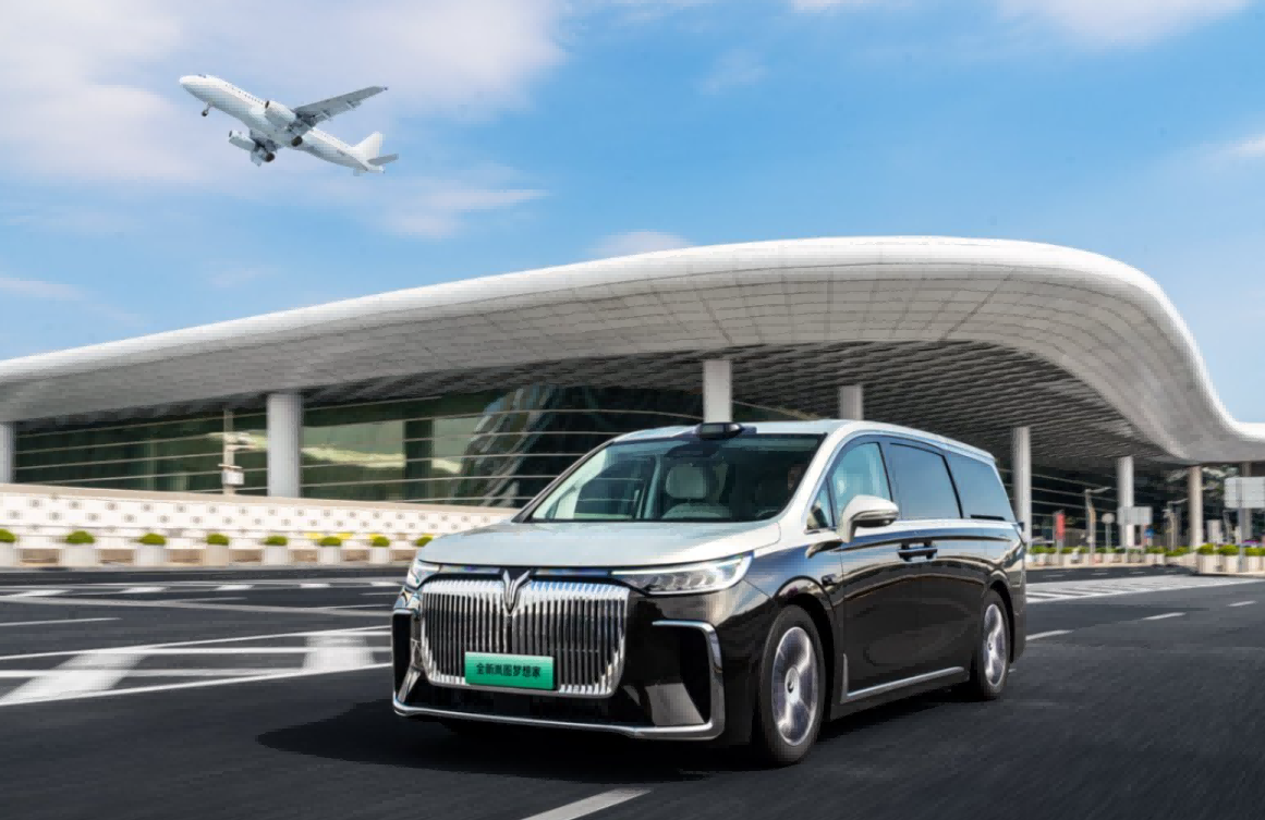 130km/h蒙眼实测AEB！岚图CEO亲证安全天花板