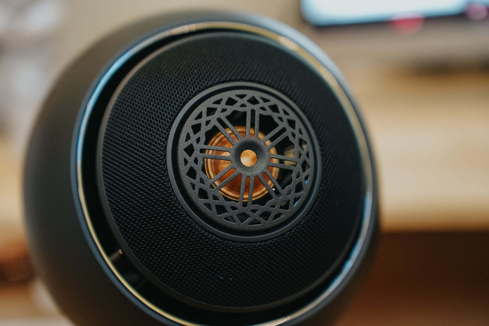 音质与美感结合，创新Pebble Nova桌面音响体验插图2