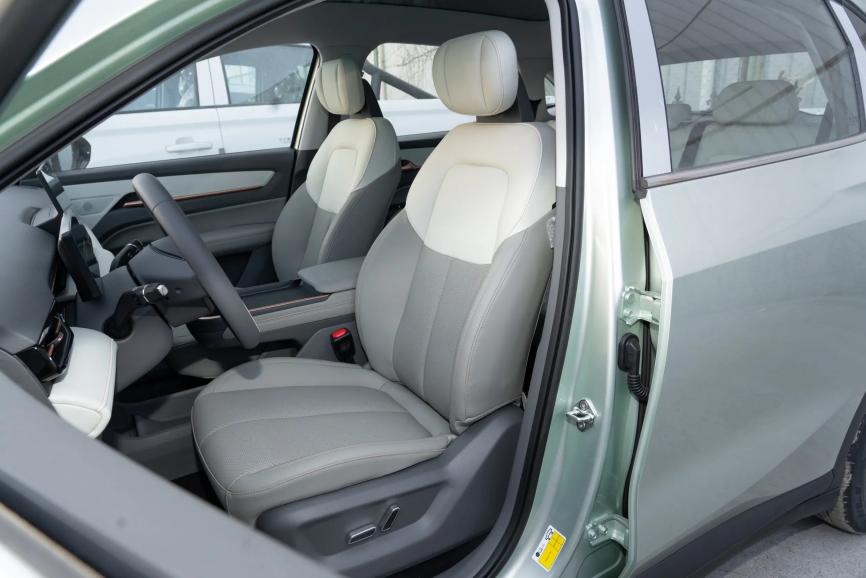 9.79万起，奔腾悦意03正式上市，还看比亚迪元PLUS吗？插图5