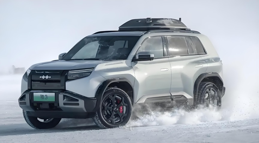 比亚迪又卷出“新花样”？方程豹钛3预售13.98万起