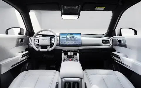 13.98万起 方程豹钛3开启预售 同级唯一电动开合前舱