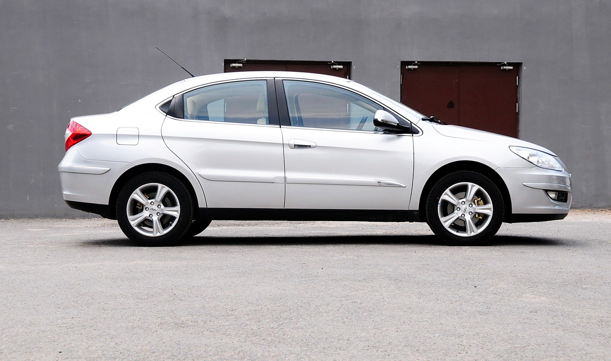 为什么越是便宜的车，车身“前低后高”就越明显？