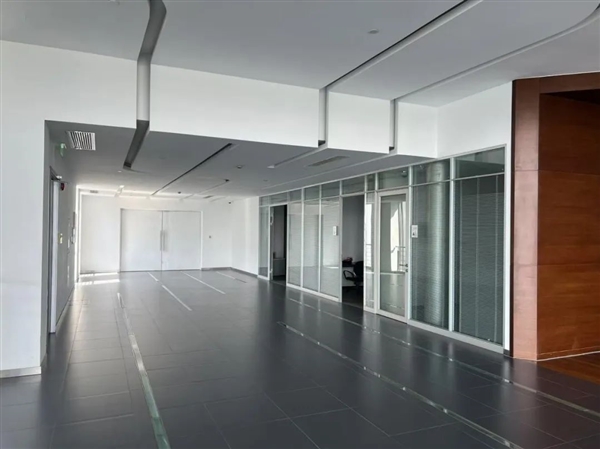 奔驰多地门店突然关闭！承诺服务作废、“甩锅”经销商