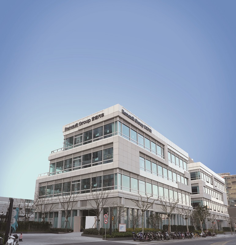 雷诺集团纪录片《重返巅峰》上线！在新“家”揭秘百年车企转型之路