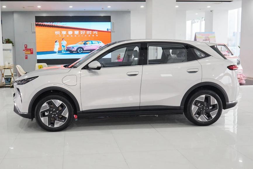 9.79万起，奔腾悦意03正式上市，还看比亚迪元PLUS吗？插图1