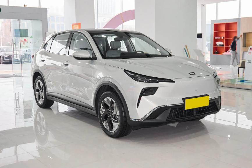 9.79万起，奔腾悦意03正式上市，还看比亚迪元PLUS吗？插图