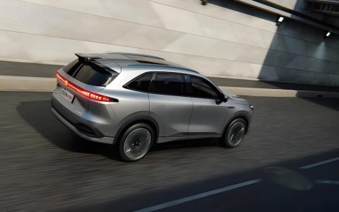 长安车机困局撕开国产智能化伤疤：朱华荣的短视代价谁来买单？