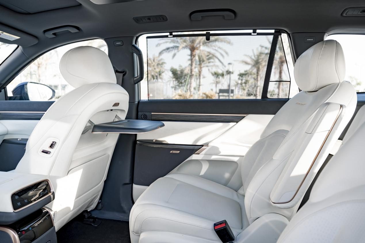 比MPV能装、比SUV便宜，eπ008的造车哲学！