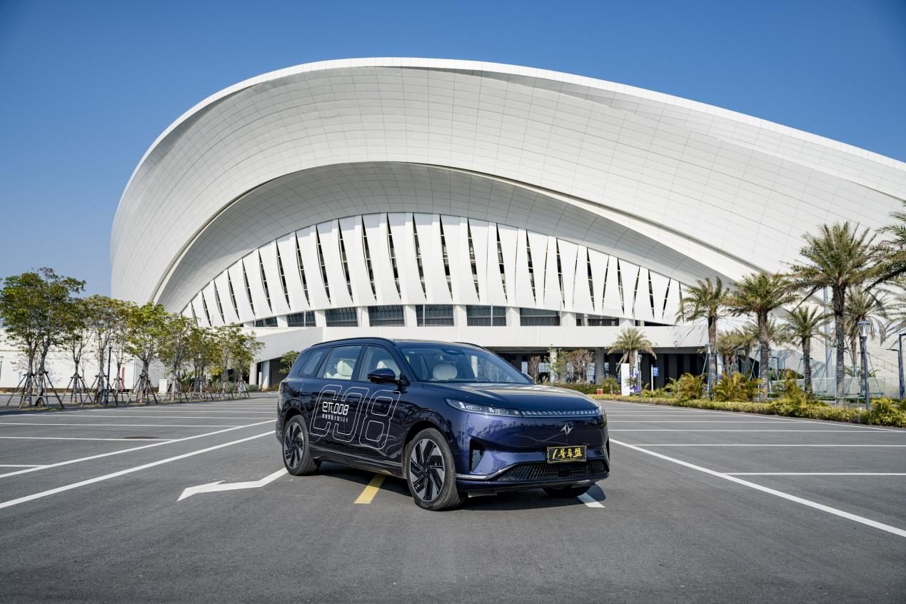 比MPV能装、比SUV便宜，eπ008的造车哲学！