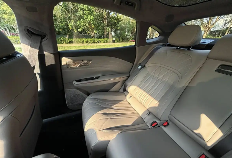 吉利银河星耀8将开启预售 定位中大型轿车/5月上市