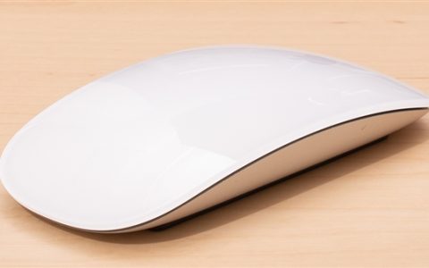 苹果终于听劝！妙控鼠标“反人类”的充电设计迎来大升级