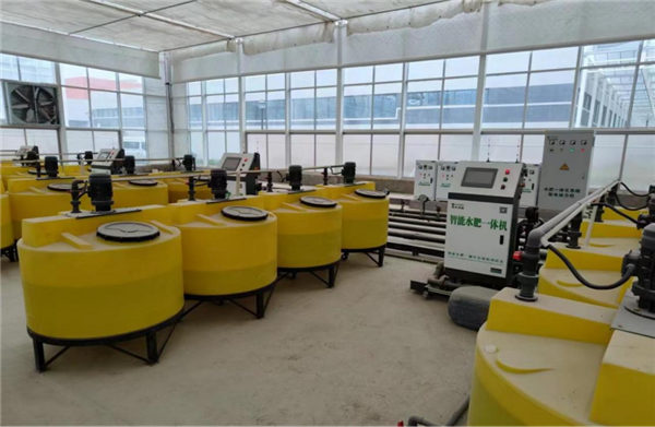 自主龙芯CPU变革传统农业！全国产的智慧草莓大棚