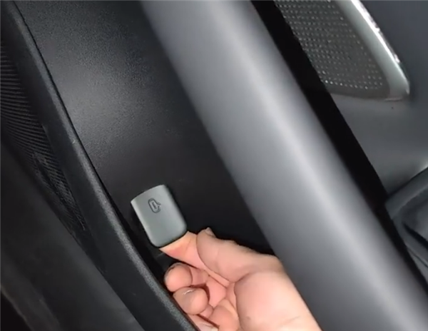 车友必学！从小米SU7高速碰撞 解锁遇事故应急开门