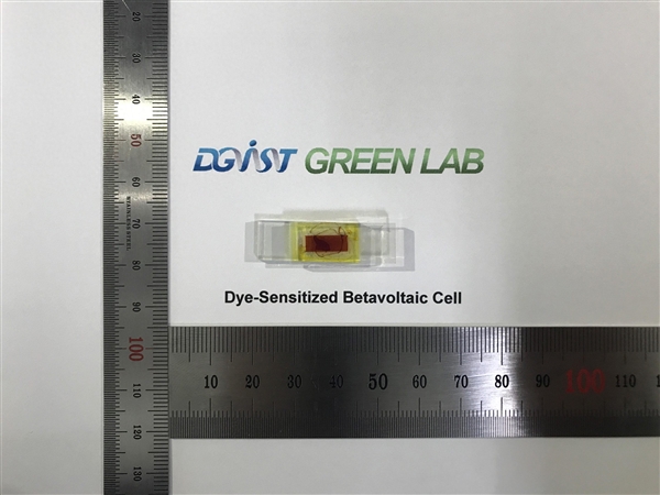 取代锂电池！科学家展出新型核电池：一次充电可续航数十年
