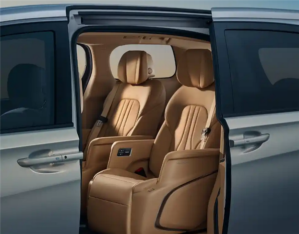 别克GL8陆尚官图发布：全系搭载“真龙”插混系统