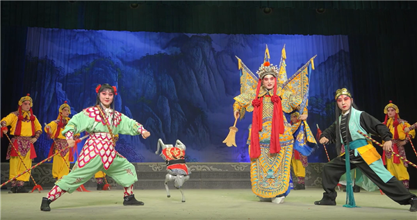 机器哮天犬登上婺剧舞台：“二郎神”和“哪吒”差点绷不住笑