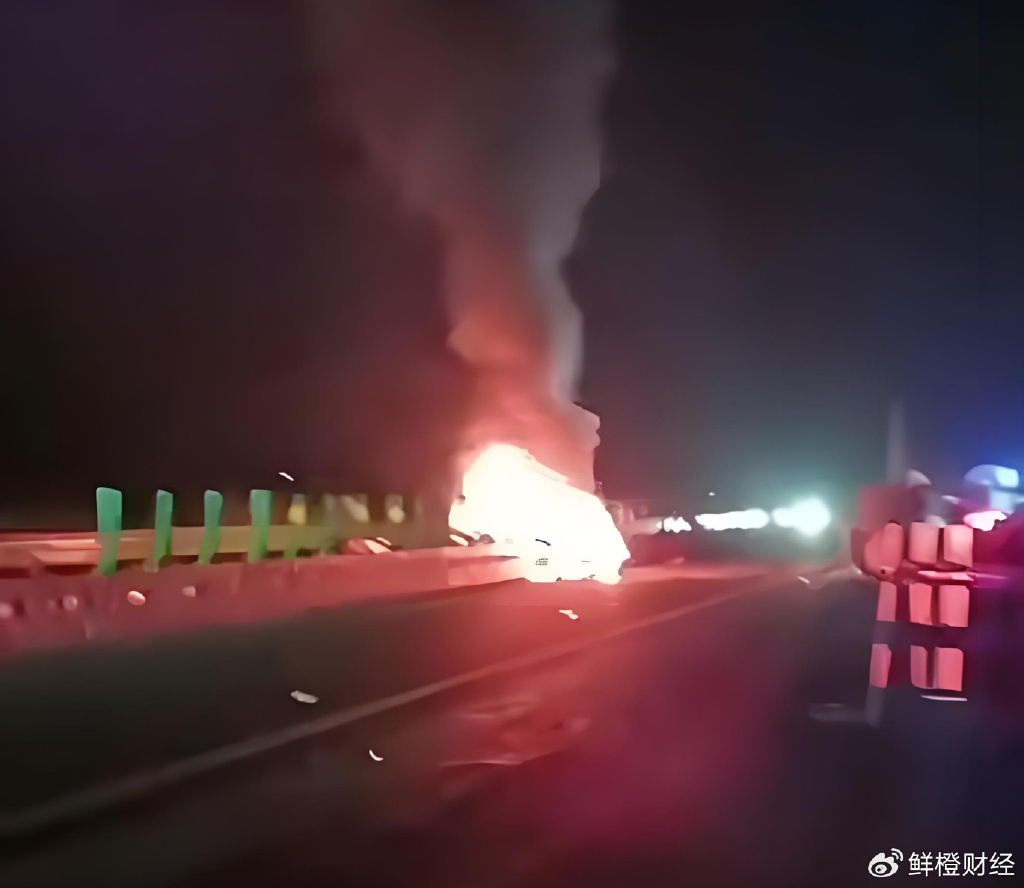 ​​2025年4月2日 鲜橙财经报道  3月29日晚，一辆小米SU7标准版在安徽德上高速池祁段发生严