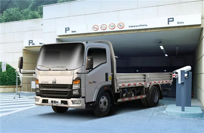 中国重汽HOWO新能源轻卡地库王，专治各种配送不服！