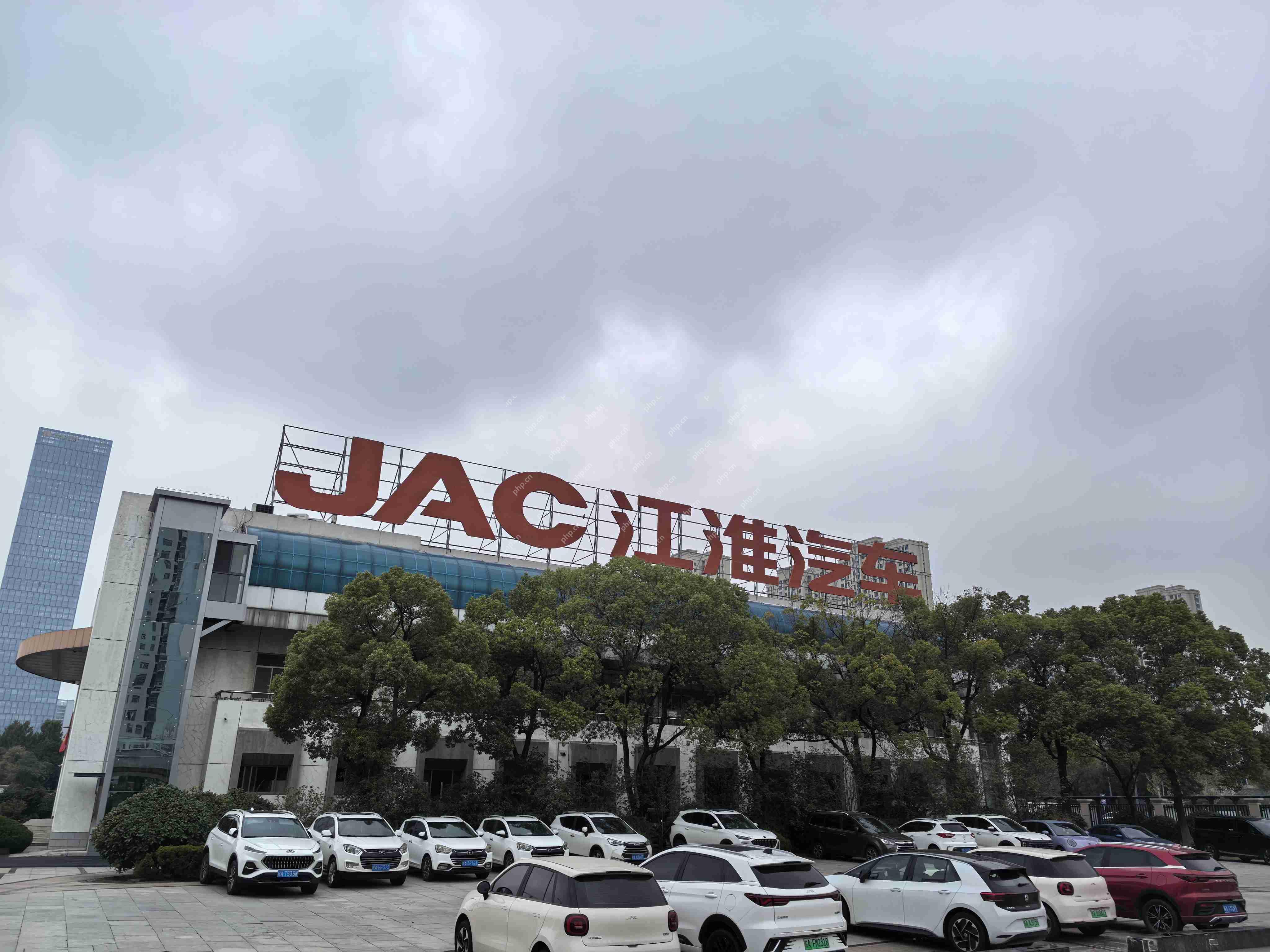 江淮汽车4月销售汽车3.08万辆，新能源汽车产销同比均下降超三成