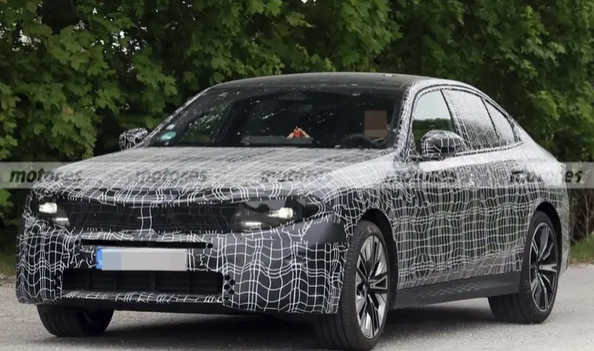 商务座驾玩起未来风！新宝马5系曝光：采用最新设计语言