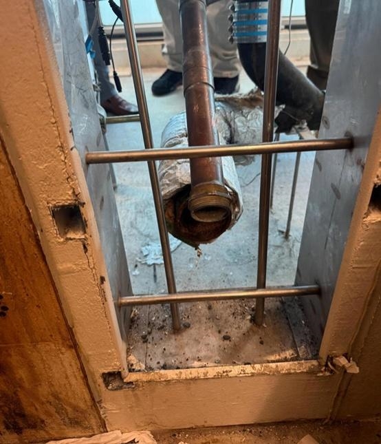 电影情节成真！美国一监狱10名囚犯凿墙越狱：留言“太容易了”