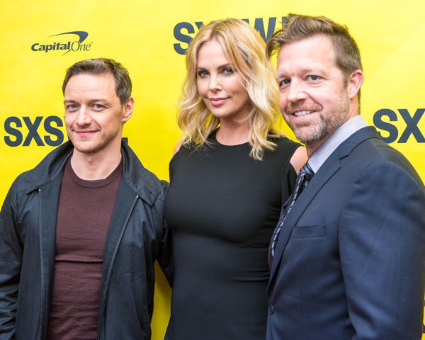 大卫·雷奇执导《战争机器》