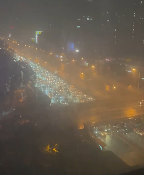 一锤定音！把车停桥下躲冰雹不属于紧急避险 已违法