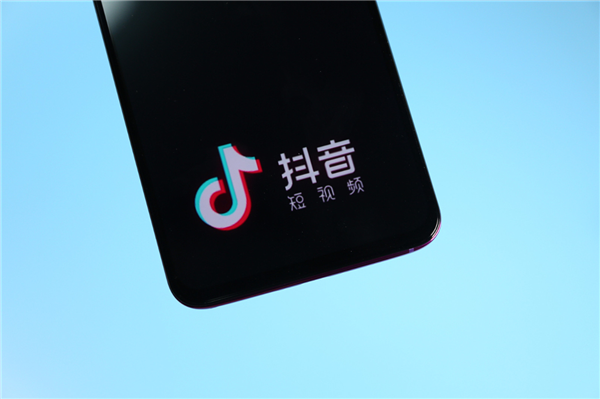 抖音规范“街拍街访”类内容管理：11类违法违规言行将重点排查处置