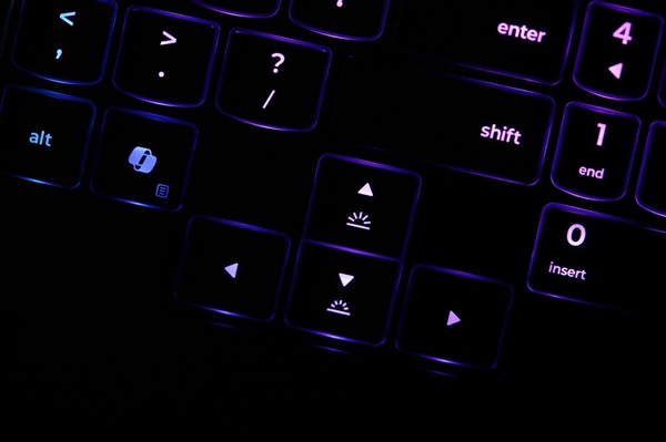 首次引入RGB 光效拉满！联想拯救者Y9000P 2025至尊版图赏