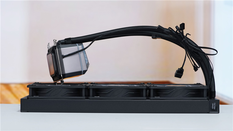 极简隐藏线缆设计！微星GORELIQUID A15 360冰刃水冷散热器评测：400元价位就有305W散热能力