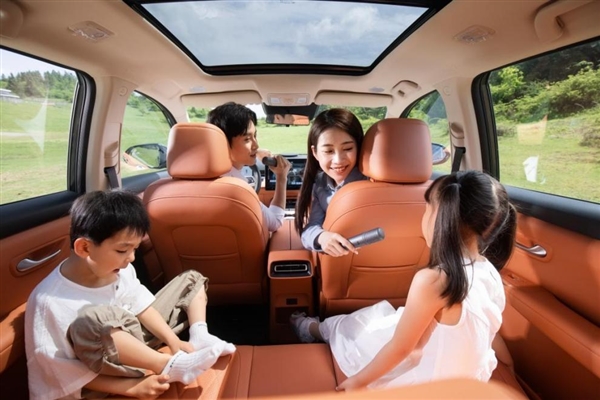 限时7.98万起 蓝电E5 PLUS先享版上市：165km纯电续航最长