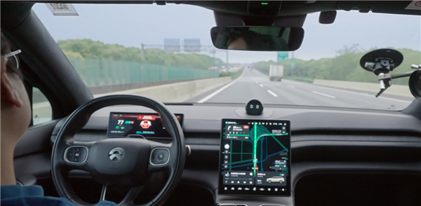 蔚来演示行业首个量产“紧急自主靠边停车“：高管疑内涵余承东