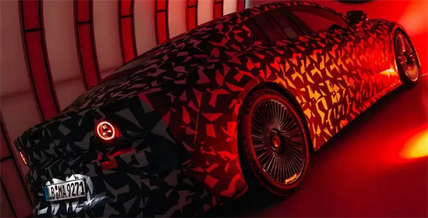 SU7 Ultra要坐不住了！奔驰AMG电动猛兽官宣：动力直逼2000马力