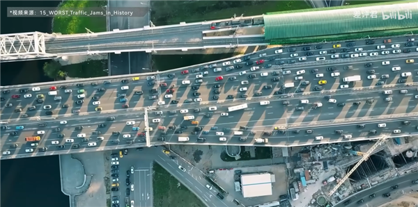 研究完蚂蚁搬家 我好像明白了为什么我们总是堵车