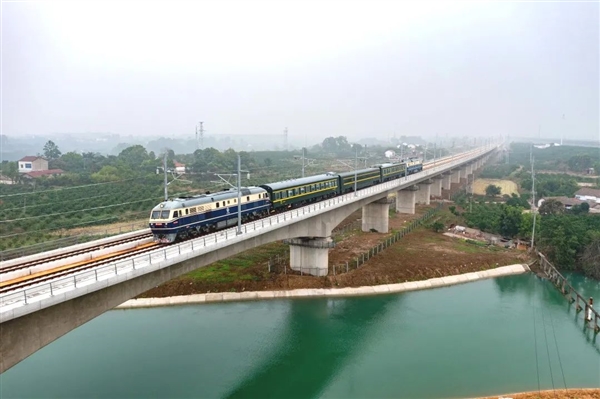 2000+公里沿长江高铁第一段：武宜高铁开始联调联试