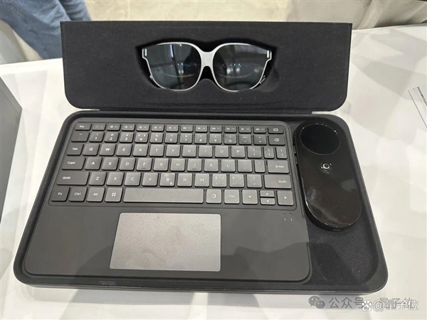 AI眼镜+键盘+配件=6999元 不不不 这叫空间计算机